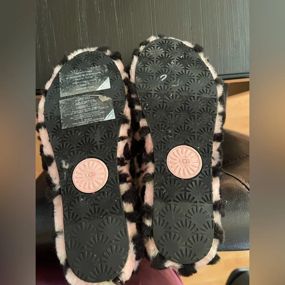 UGG Black and Pink Cozy Slippers Plush Comfort - Picture 8 of 10